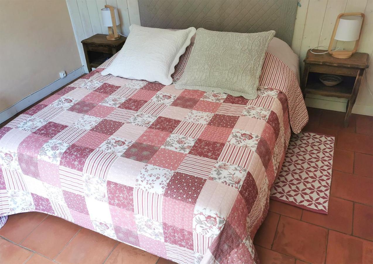 Les Jardins De Camelot Bed & Breakfast Villegouge Luaran gambar