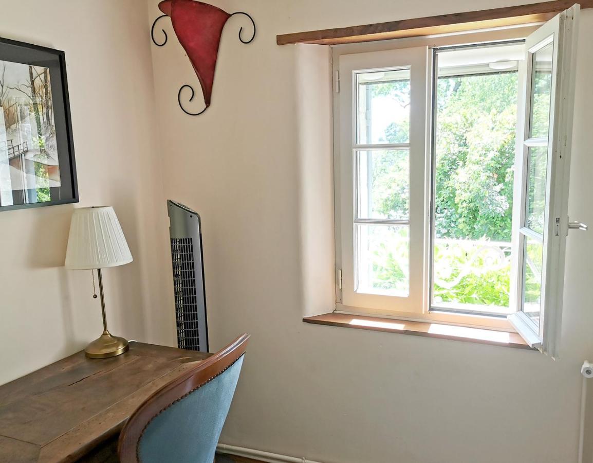 Les Jardins De Camelot Bed & Breakfast Villegouge Luaran gambar