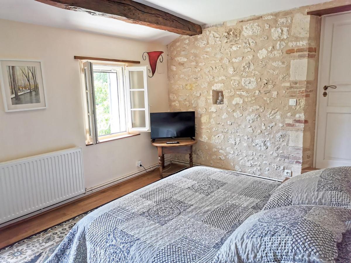 Les Jardins De Camelot Bed & Breakfast Villegouge Luaran gambar