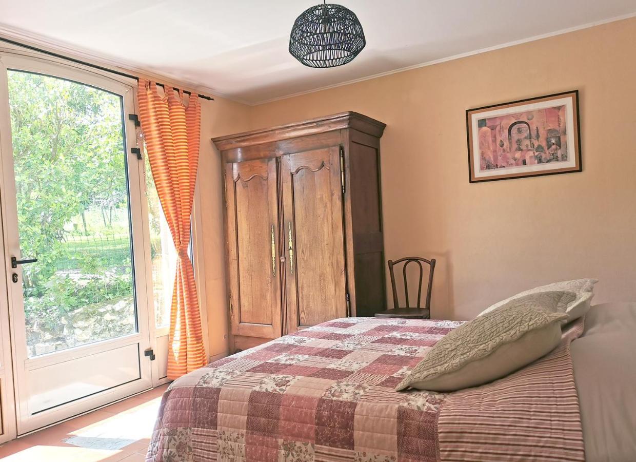 Les Jardins De Camelot Bed & Breakfast Villegouge Luaran gambar