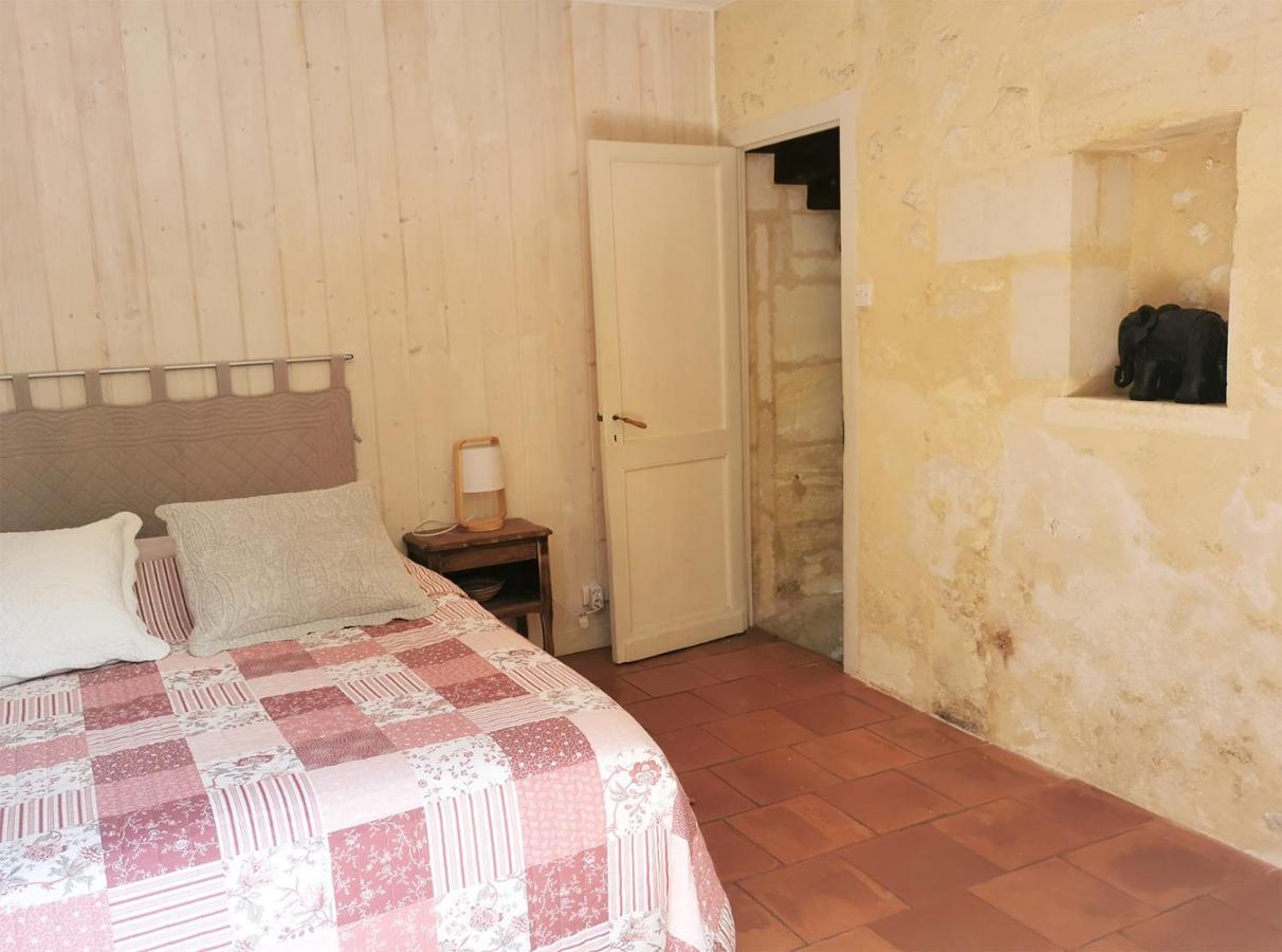 Les Jardins De Camelot Bed & Breakfast Villegouge Luaran gambar