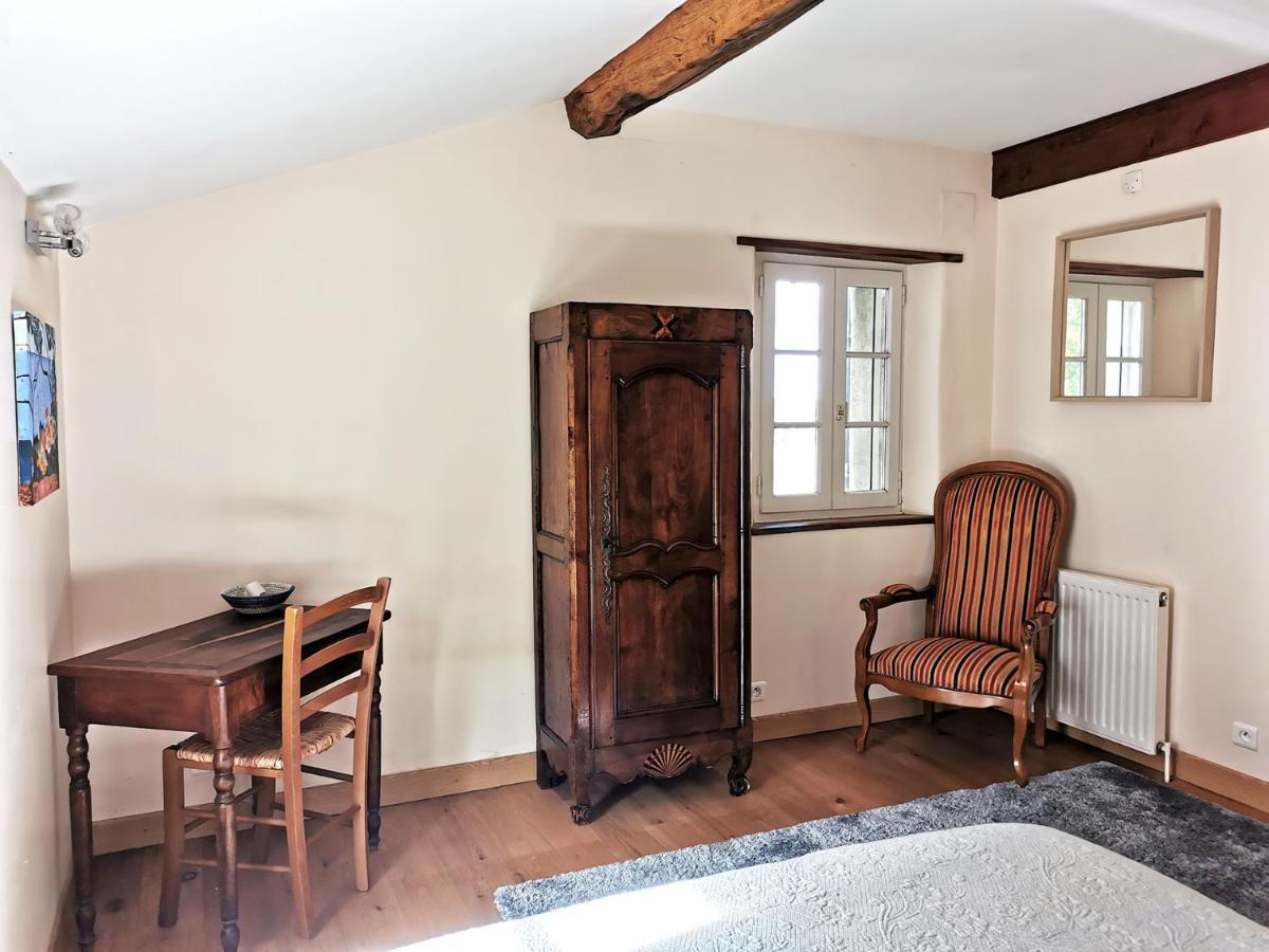 Les Jardins De Camelot Bed & Breakfast Villegouge Luaran gambar