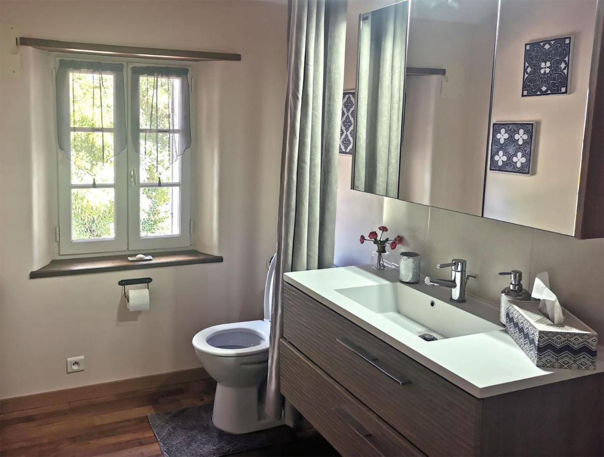 Les Jardins De Camelot Bed & Breakfast Villegouge Luaran gambar