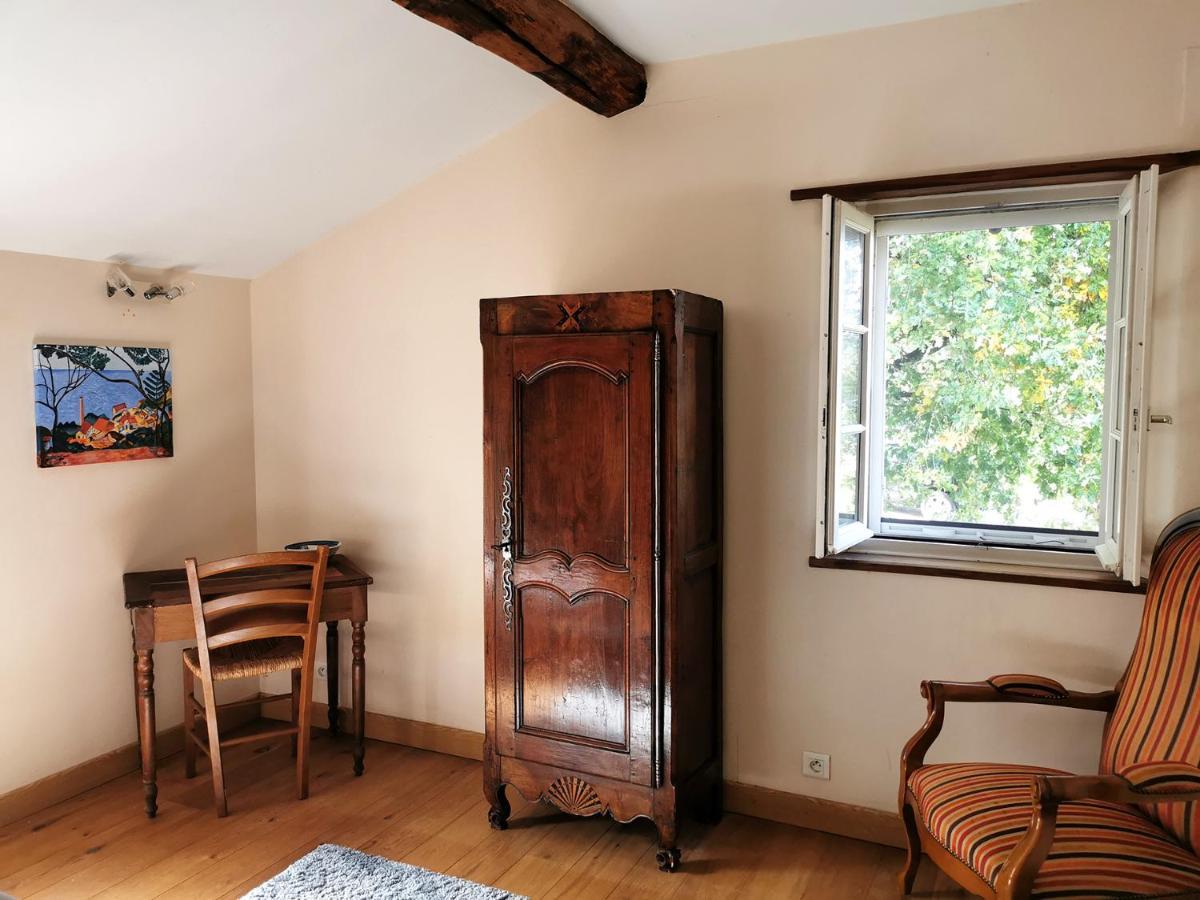 Les Jardins De Camelot Bed & Breakfast Villegouge Luaran gambar