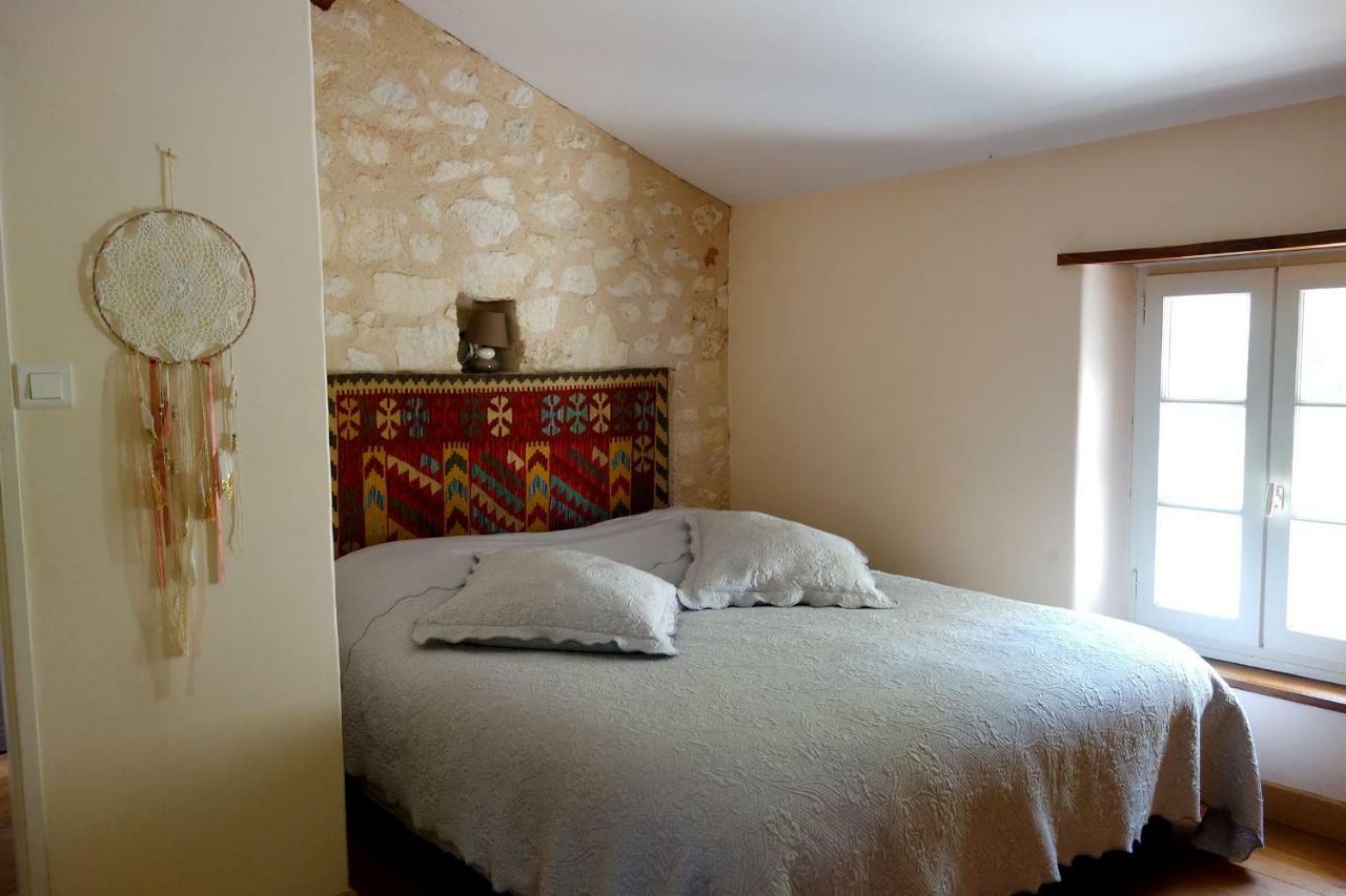 Les Jardins De Camelot Bed & Breakfast Villegouge Luaran gambar
