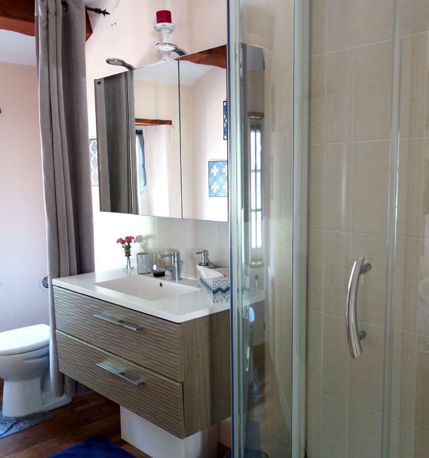 Les Jardins De Camelot Bed & Breakfast Villegouge Luaran gambar