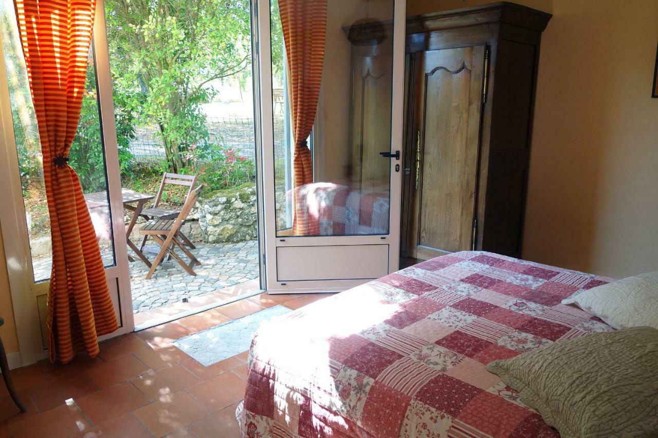 Les Jardins De Camelot Bed & Breakfast Villegouge Luaran gambar