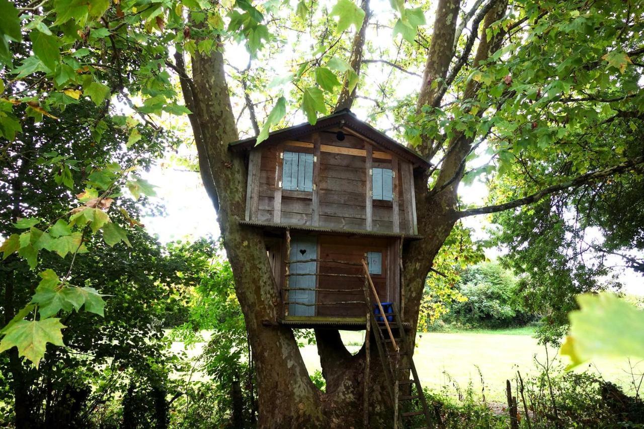 Les Jardins De Camelot Bed & Breakfast Villegouge Luaran gambar