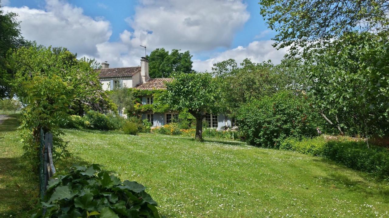 Les Jardins De Camelot Bed & Breakfast Villegouge Luaran gambar