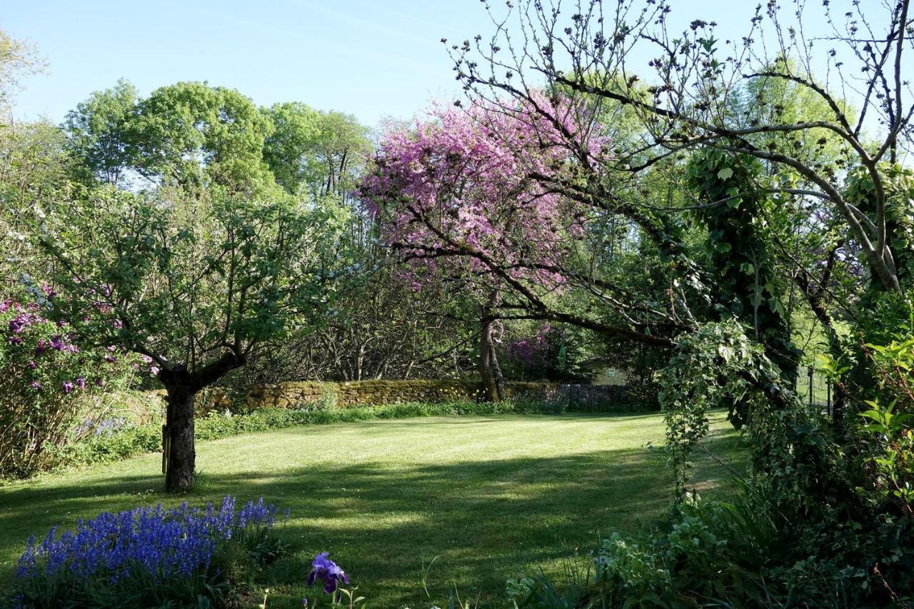 Les Jardins De Camelot Bed & Breakfast Villegouge Luaran gambar
